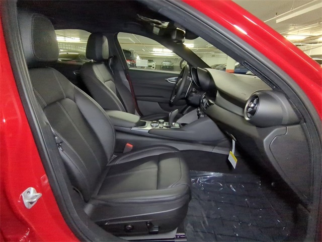 2025 Alfa Romeo Giulia Base photo 26