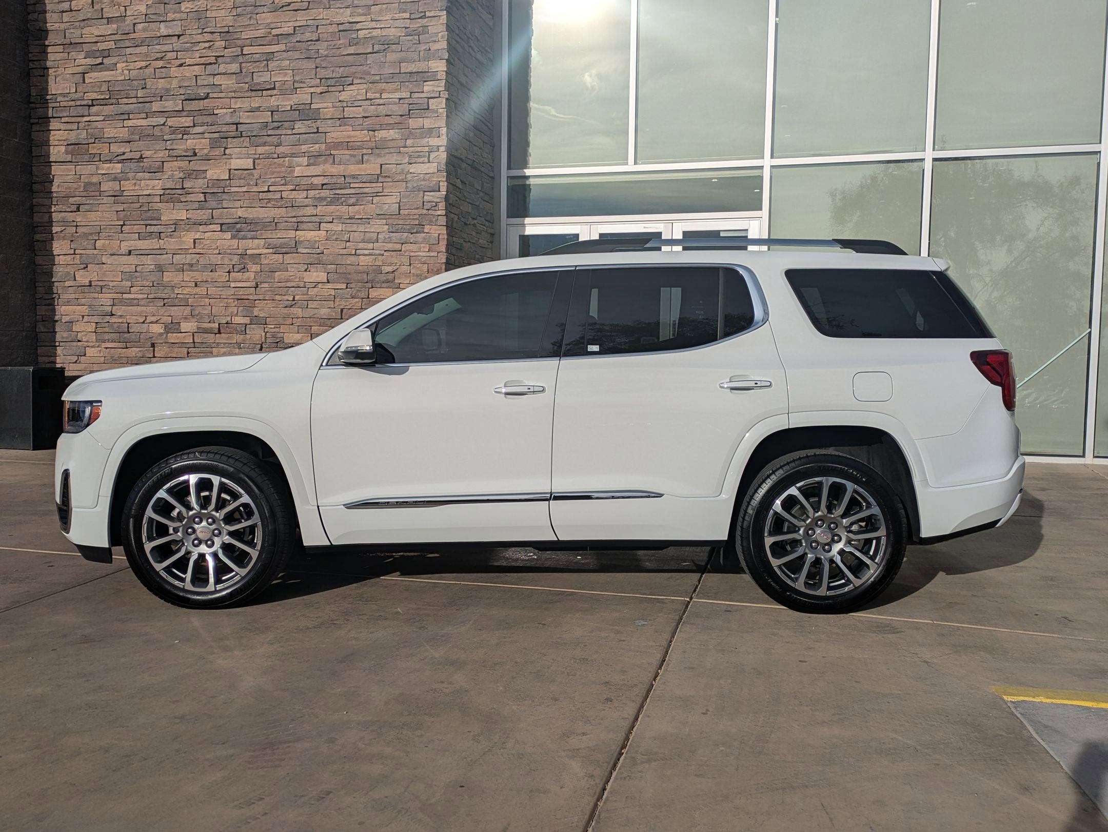 2023 Gmc Acadia Denali photo 2