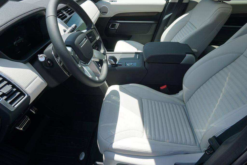 2025 Land Rover Discovery SE photo 19
