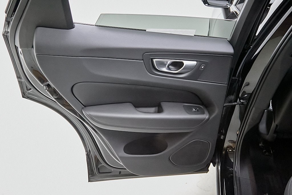 2024 VOLVO XC60 - Image 17