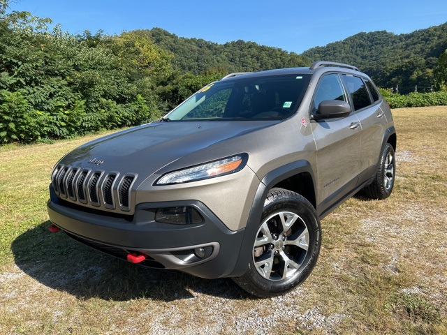 2016 Jeep Cherokee Trailhawk photo 3