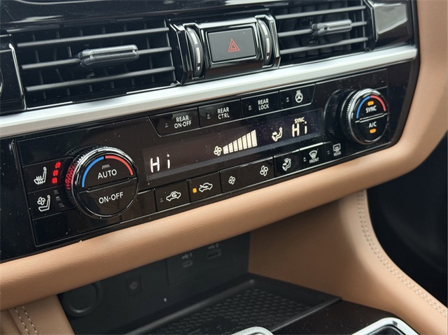 2025 Nissan Pathfinder Platinum photo 29