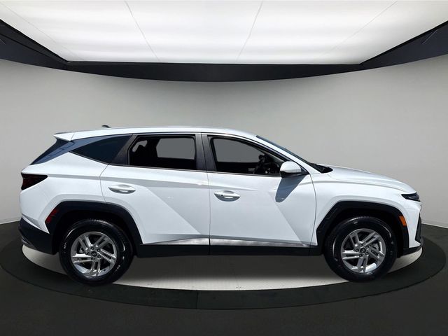2025 Hyundai Tucson SE photo 3