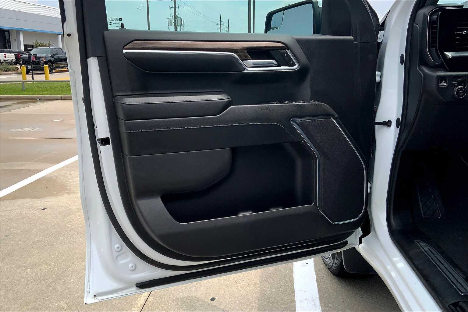 2024 Chevrolet Silverado 1500 LT photo 19