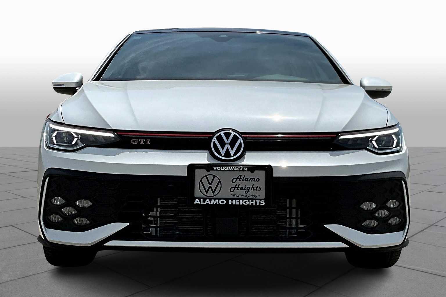 2025 Volkswagen Golf GTI SE photo 3