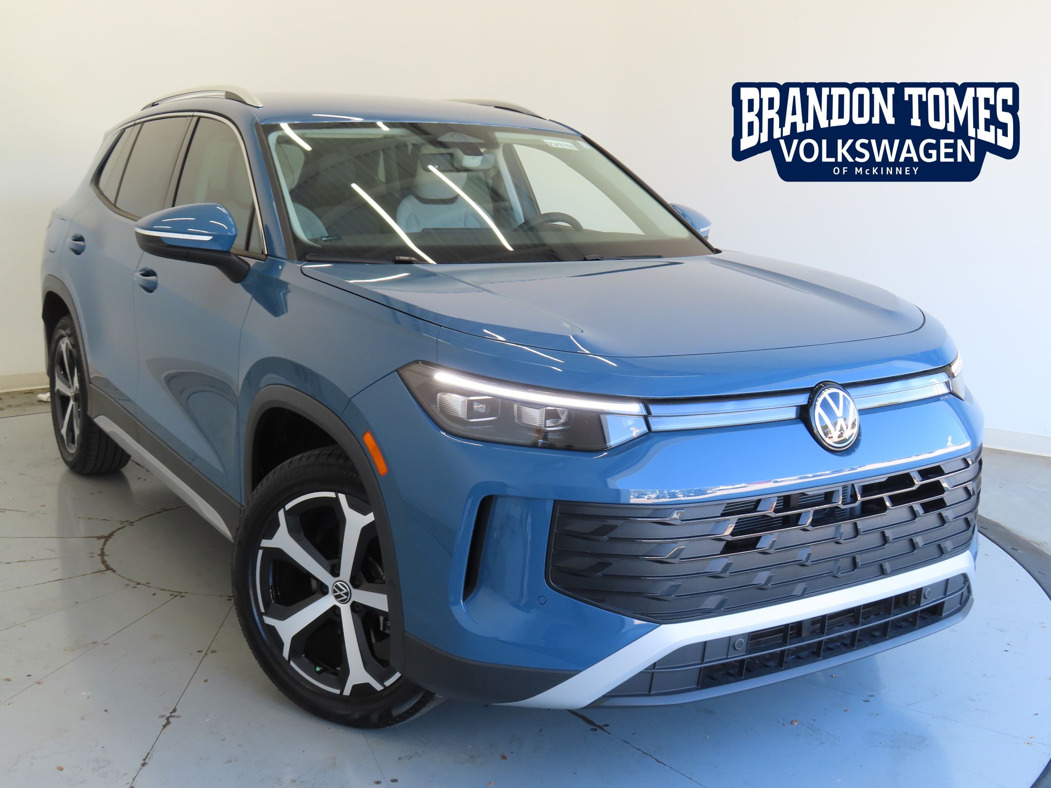 2025 Volkswagen Tiguan SE's photo