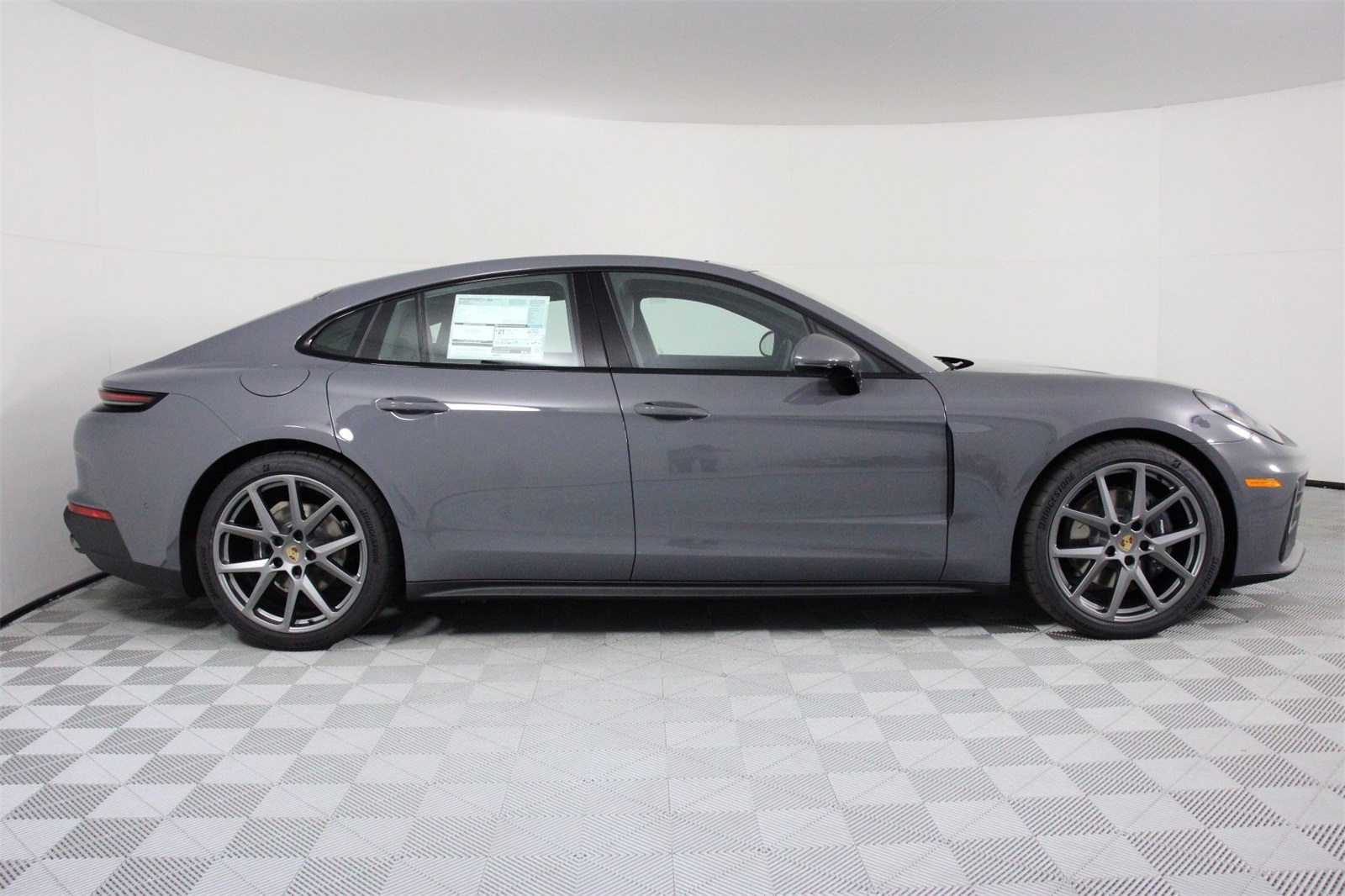 2025 Porsche Panamera 4 photo 8