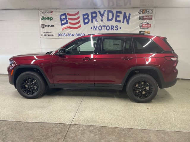 2025 Jeep Grand Cherokee Altitude photo 3