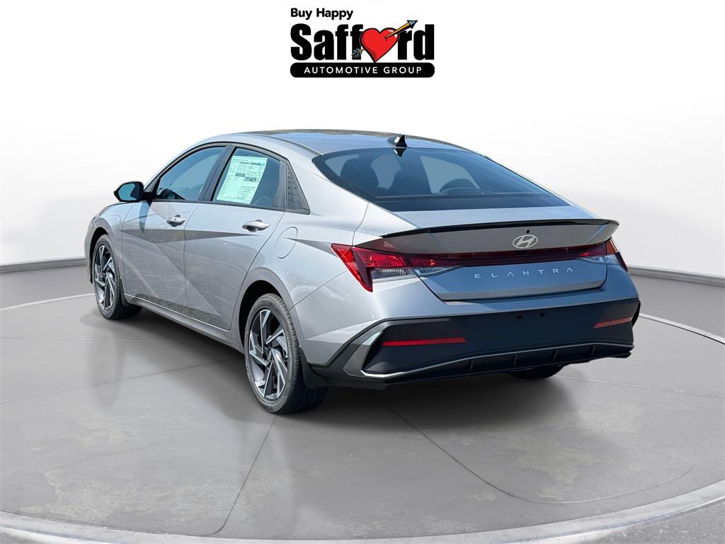 2025 Hyundai Elantra SEL Sport photo 5