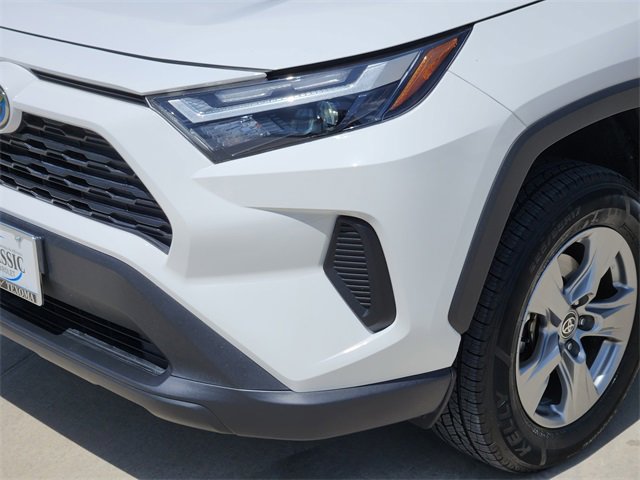 2023 Toyota RAV4 Hybrid XLE photo 7