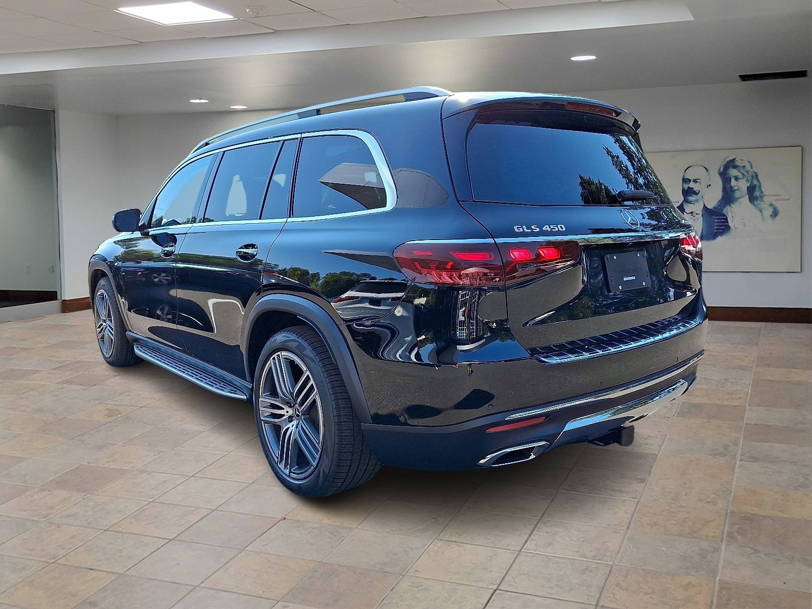 2026 Mercedes Benz GLS 450 4MATIC photo 4