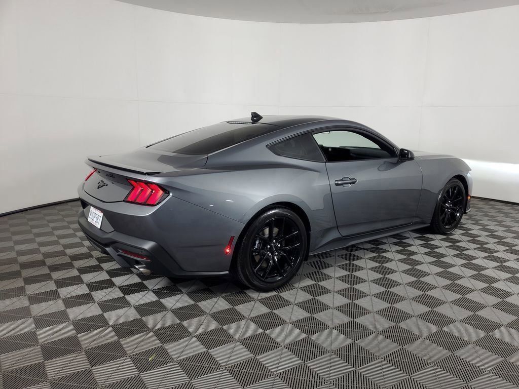 2025 Ford Mustang EcoBoost photo 4