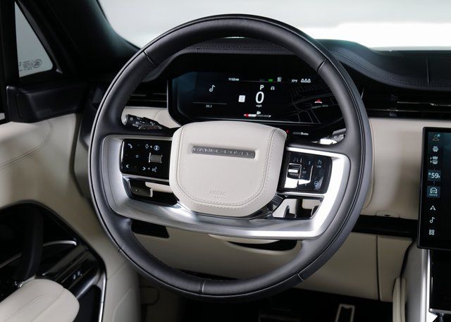 2025 Land Rover Range Rover SE photo 11