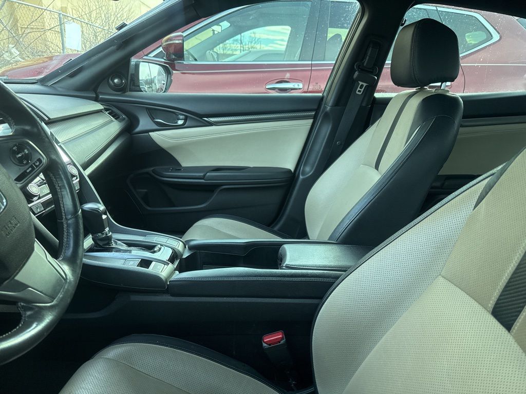 2017 Honda Civic Sport Touring photo 3