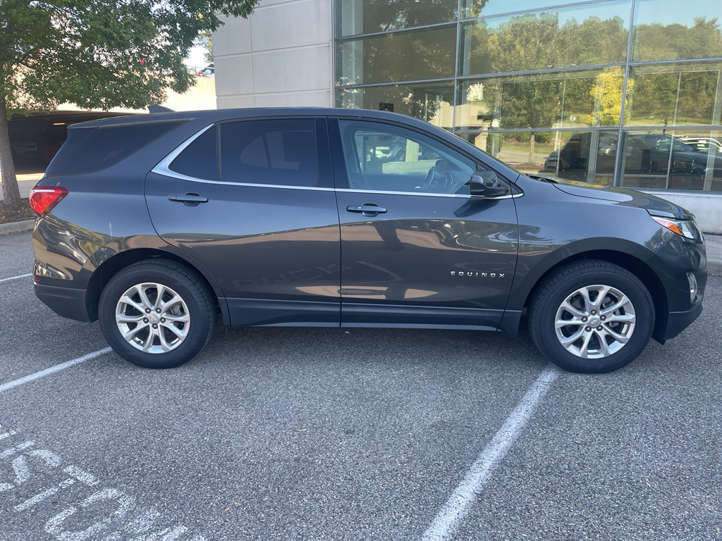 2020 Chevrolet Equinox LT photo 2
