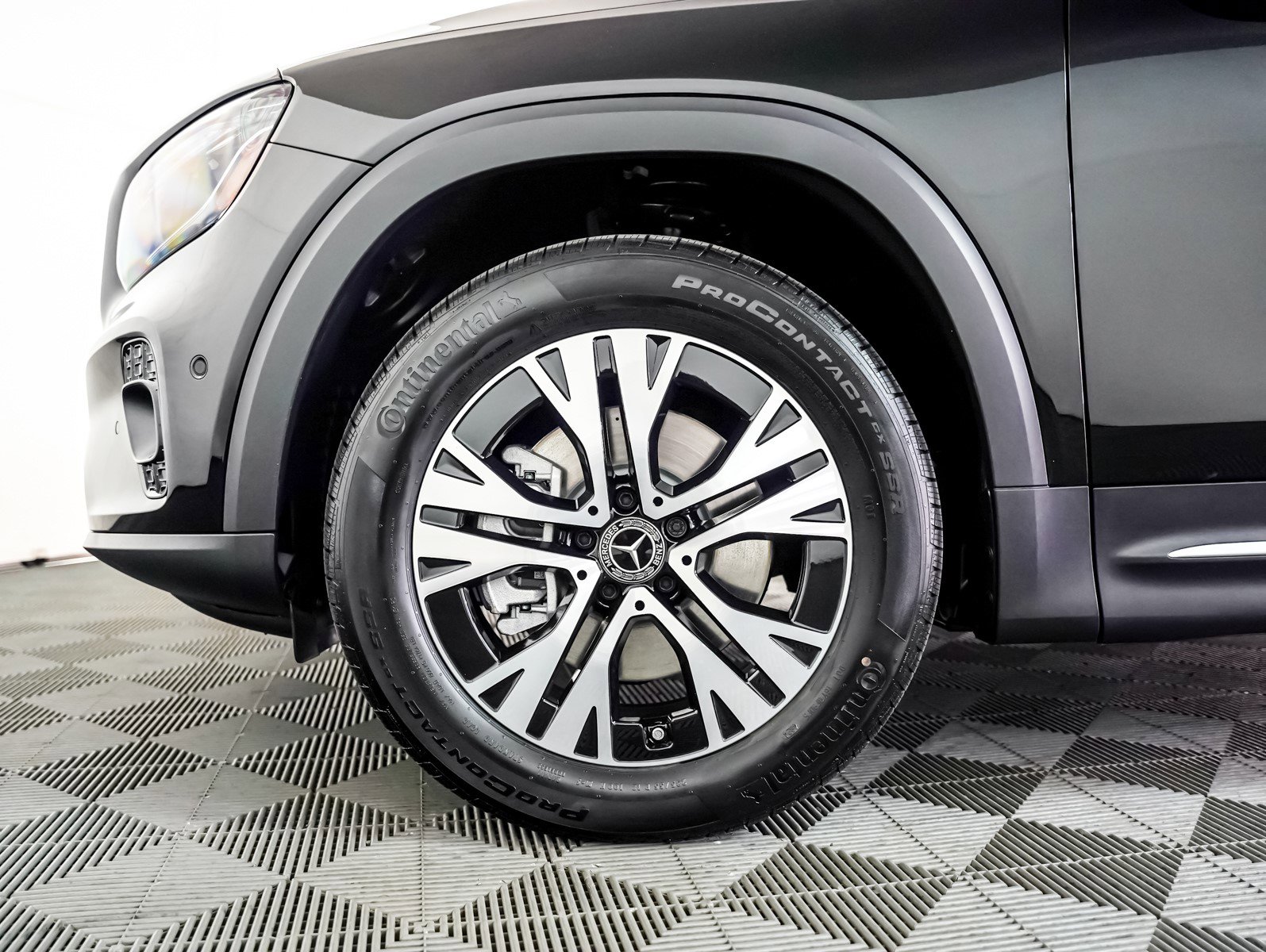 2025 Mercedes Benz GLB 250 photo 4