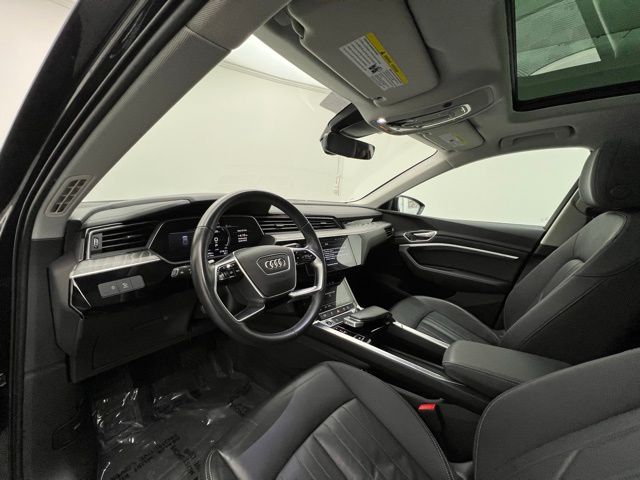 2023 Audi e-tron Premium photo 25