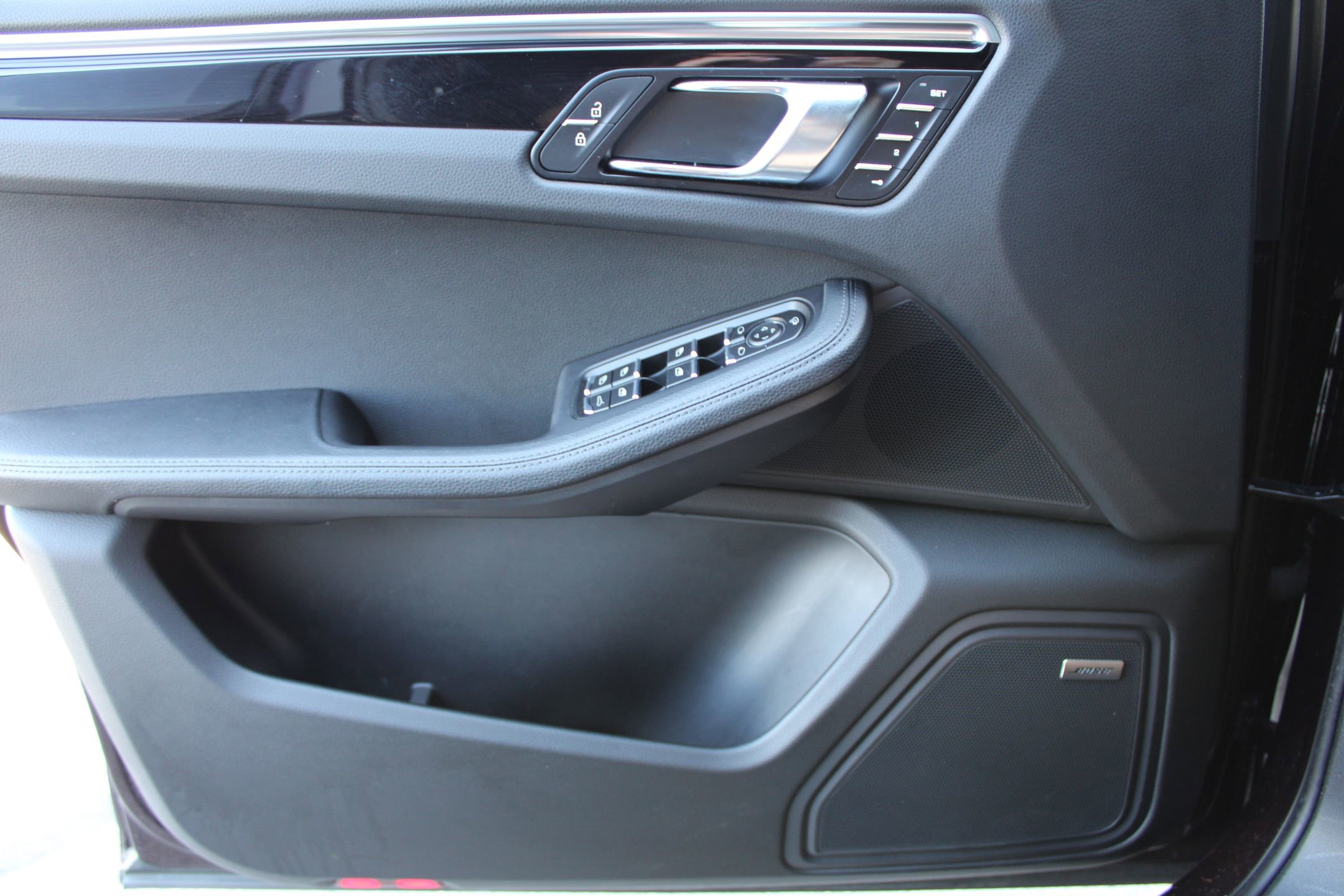 2024 Porsche Macan T photo 13