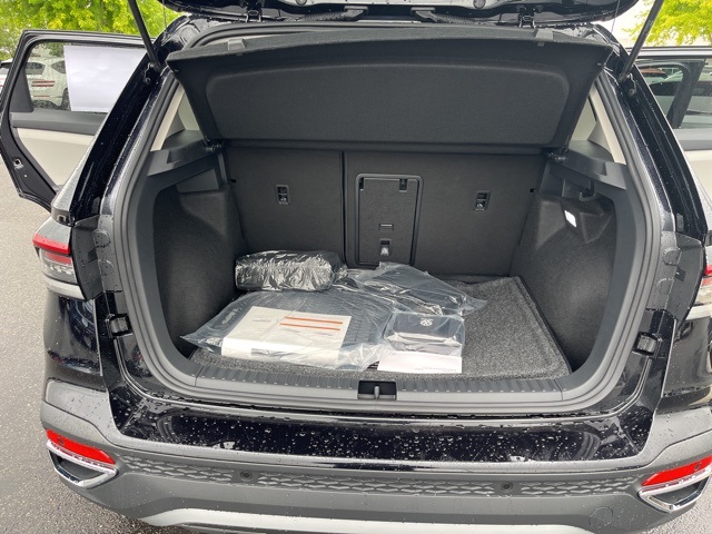 2025 Volkswagen Taos SEL photo 22