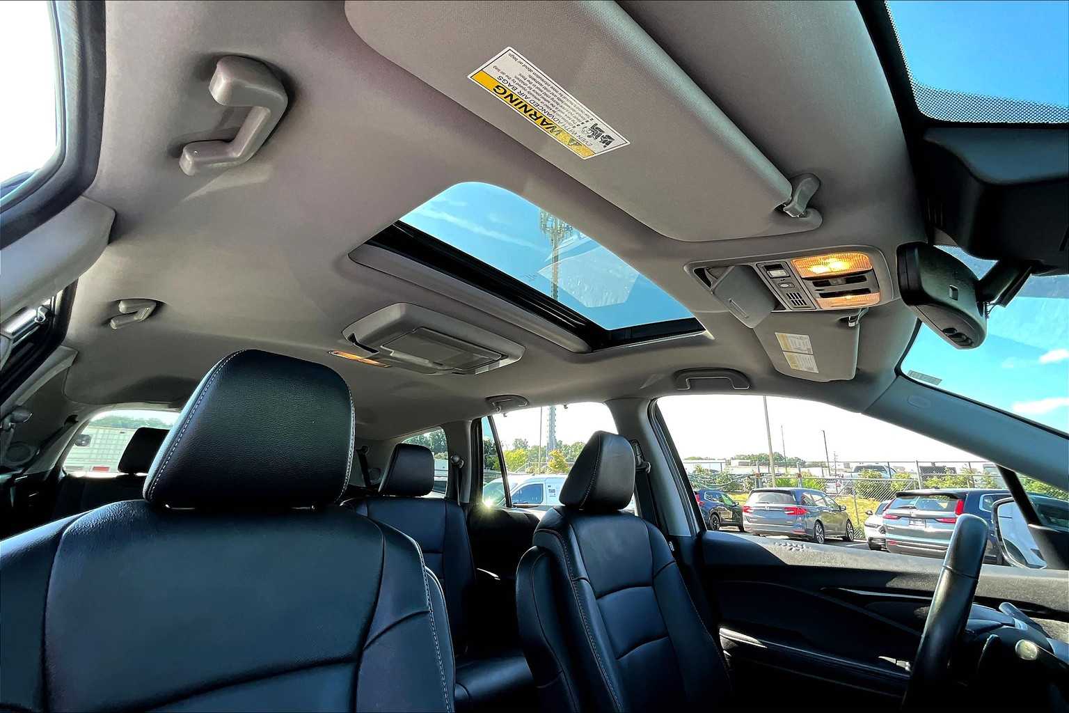 2021 Honda Pilot Touring photo 11