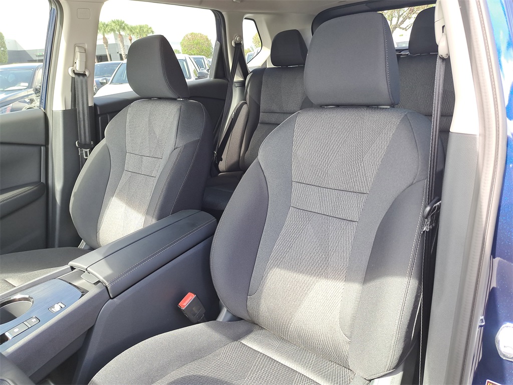 2026 Nissan Rogue SV photo 20