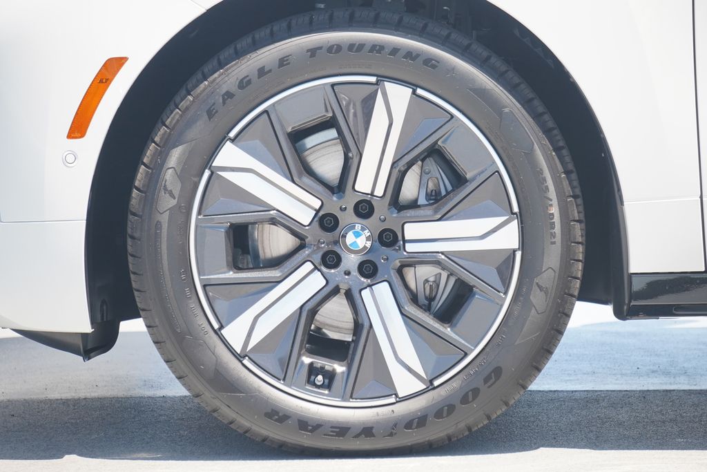 2026 Bmw iX photo 4