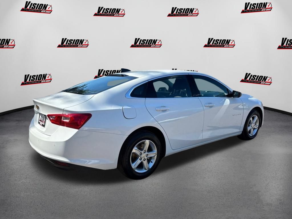 2023 Chevrolet Malibu LS photo 5