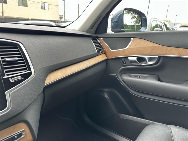 2023 Volvo XC90 B5 Plus photo 25