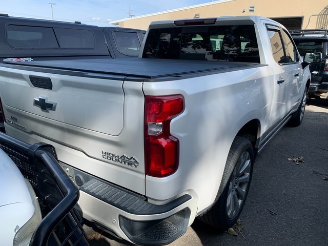 2022 Chevrolet Silverado 1500 High Country photo 2