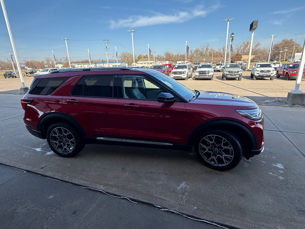 2025 Ford Explorer Platinum photo 4