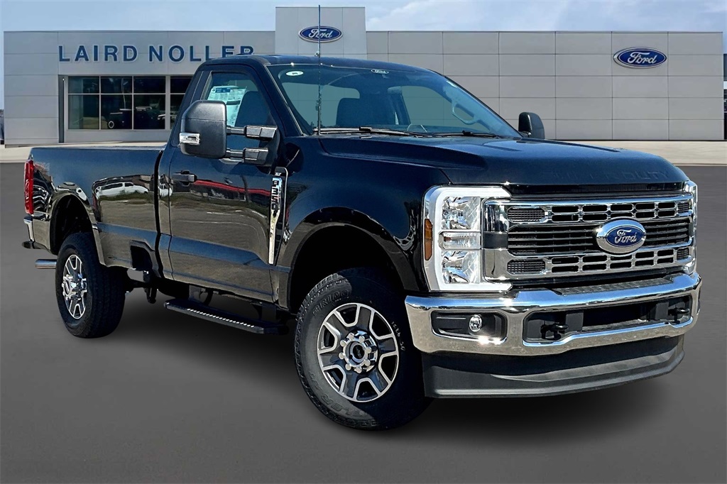 2025 Ford F-350 XLT photo 2