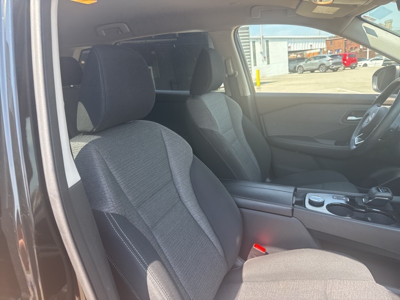 2022 Nissan Rogue SV photo 10
