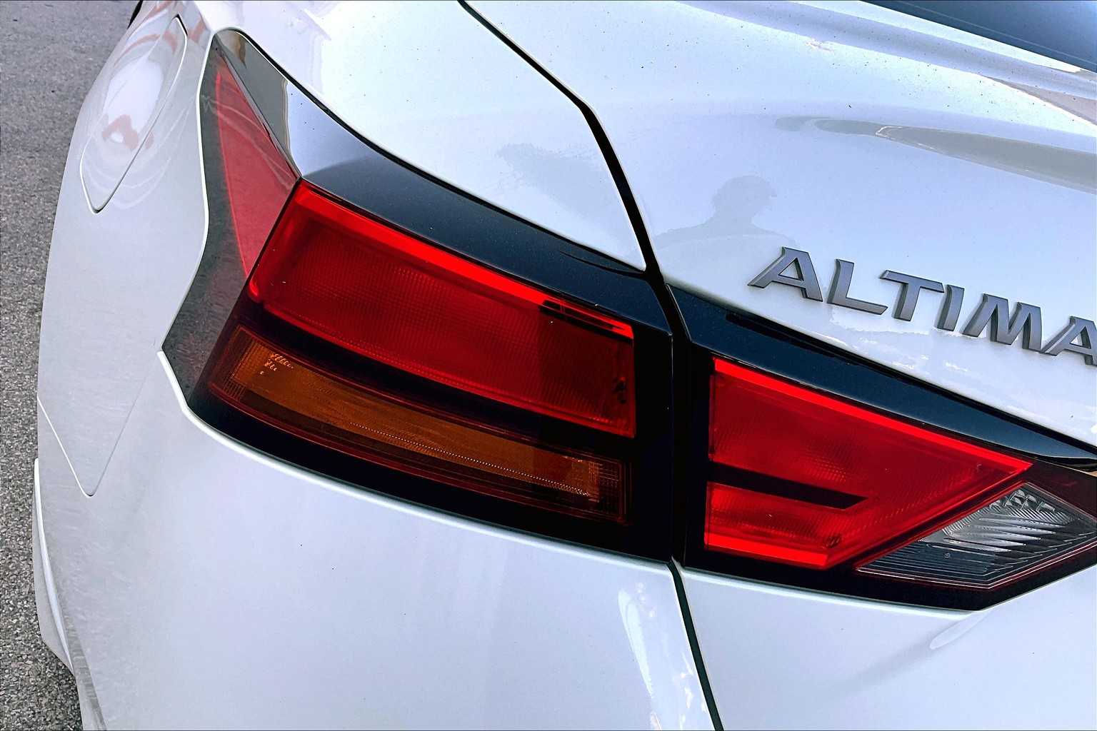 2025 Nissan Altima SR photo 11