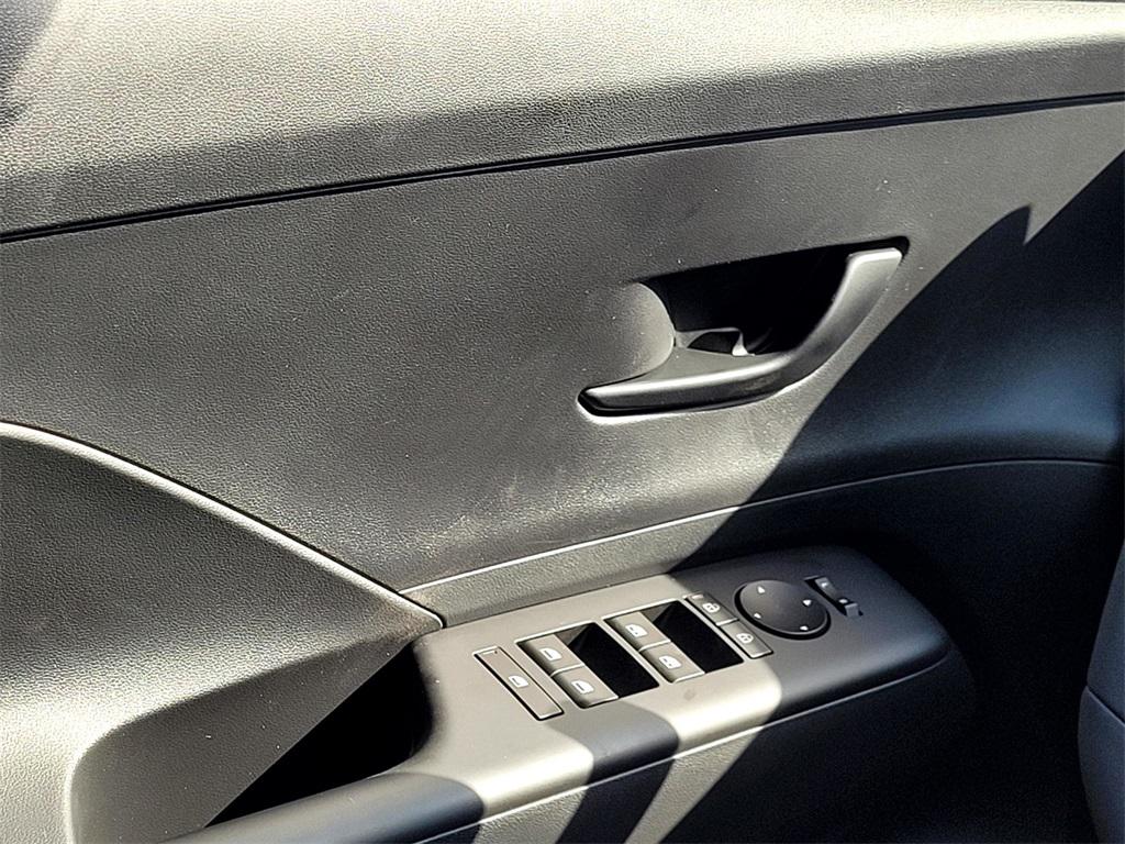 2026 Hyundai Kona SEL photo 27