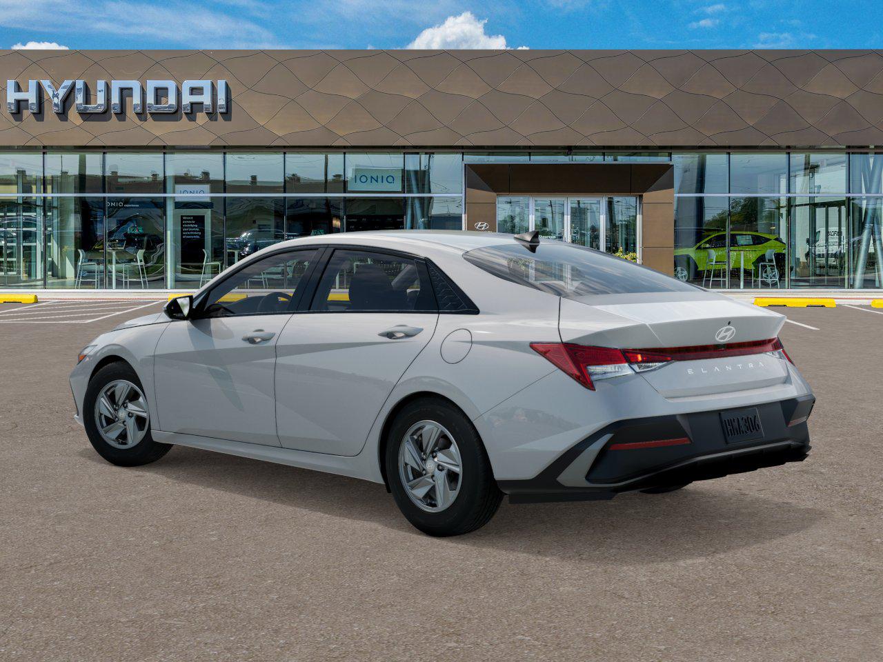 2025 Hyundai Elantra SE photo 3