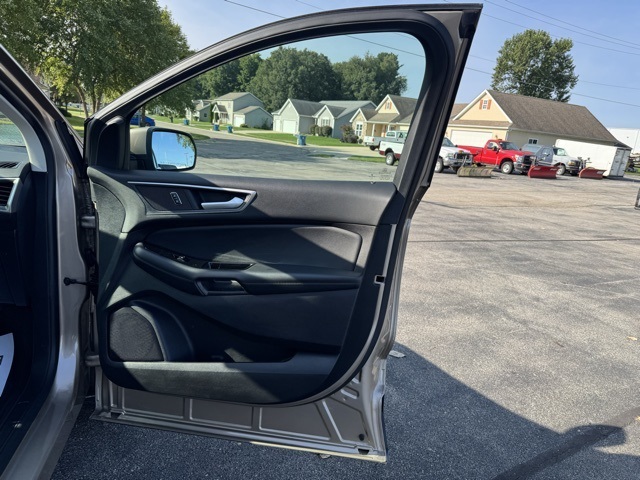2020 Ford Edge SEL photo 21
