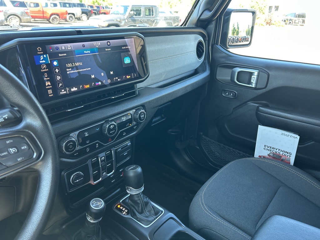 2024 Jeep Gladiator photo 14