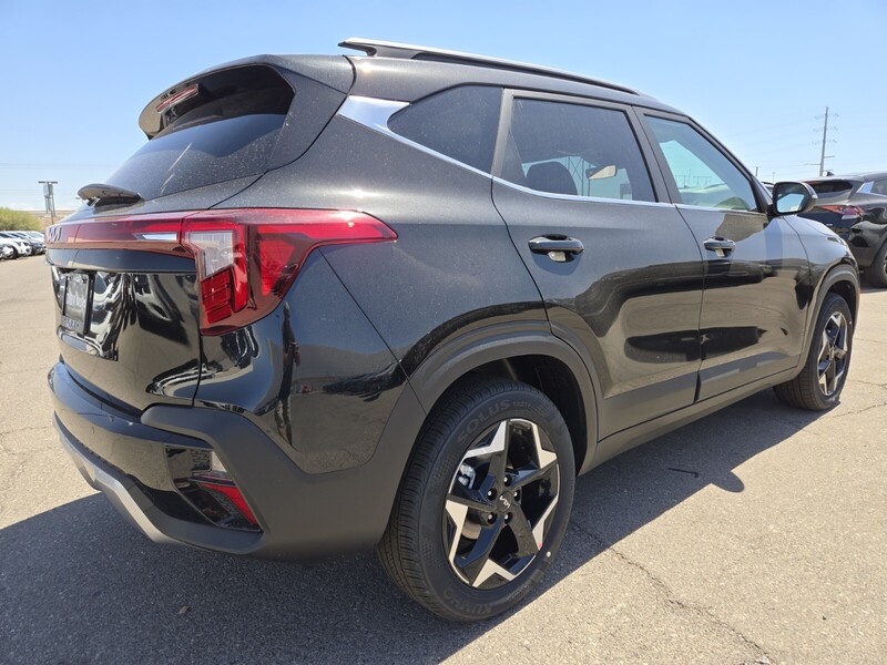 2025 Kia Seltos EX photo 3