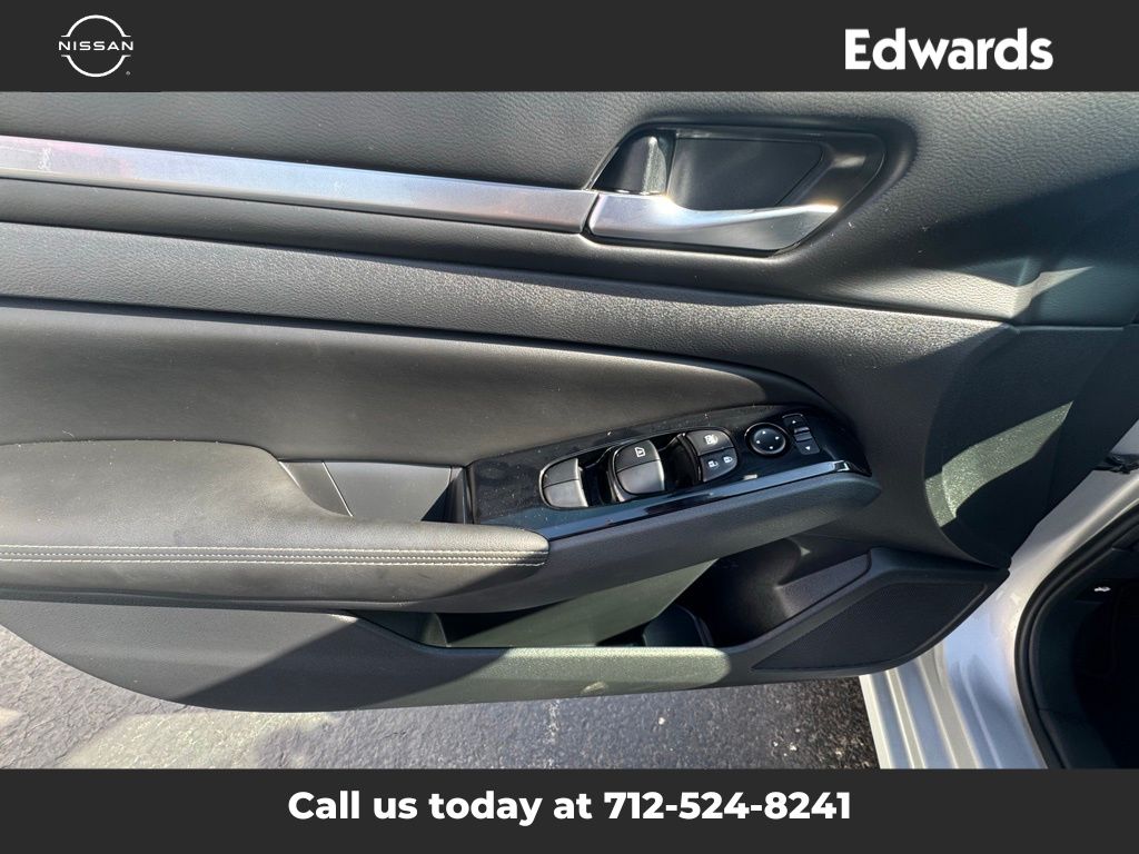2023 Nissan Altima 2.5 SV photo 17