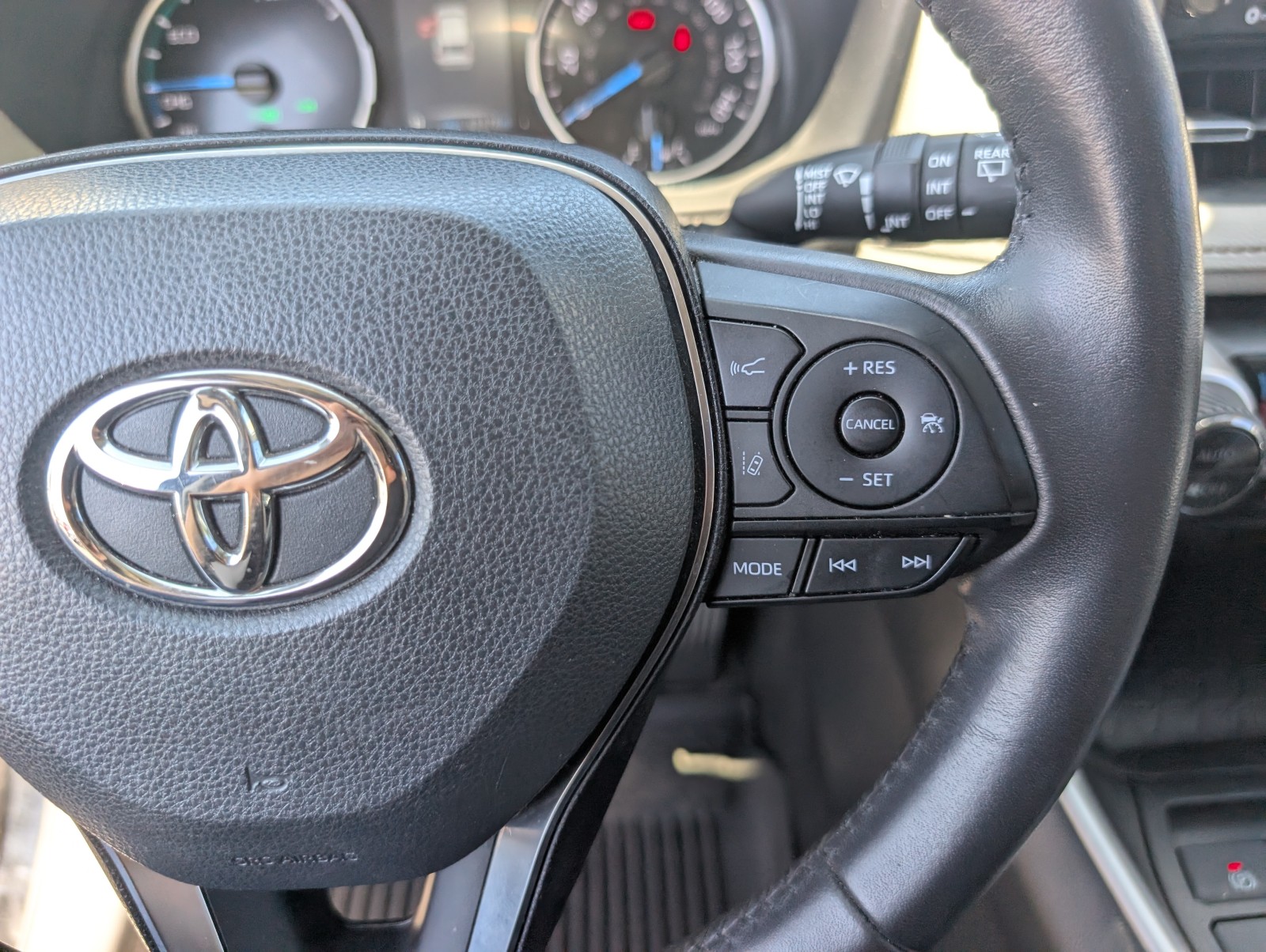 Used 2022 Midnight Black Metallic Toyota Hybrid XLE Premium image 20