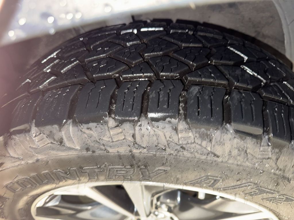 2017 Toyota Highlander LE photo 3