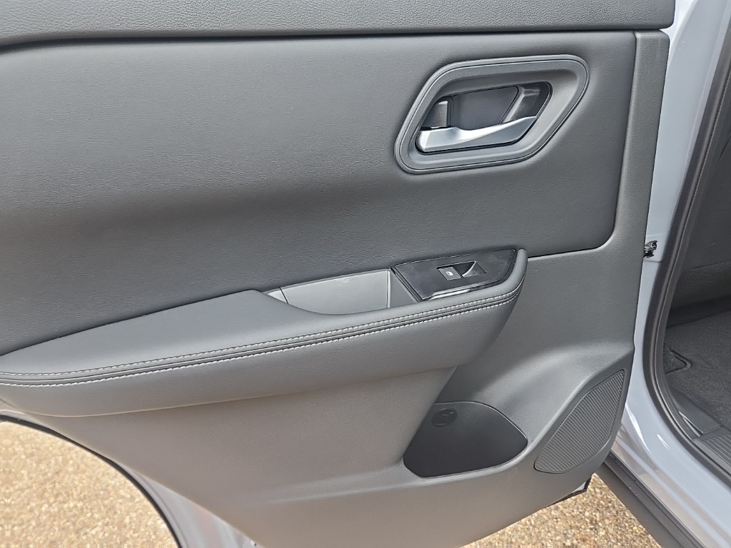 2026 Nissan Rogue SV photo 29