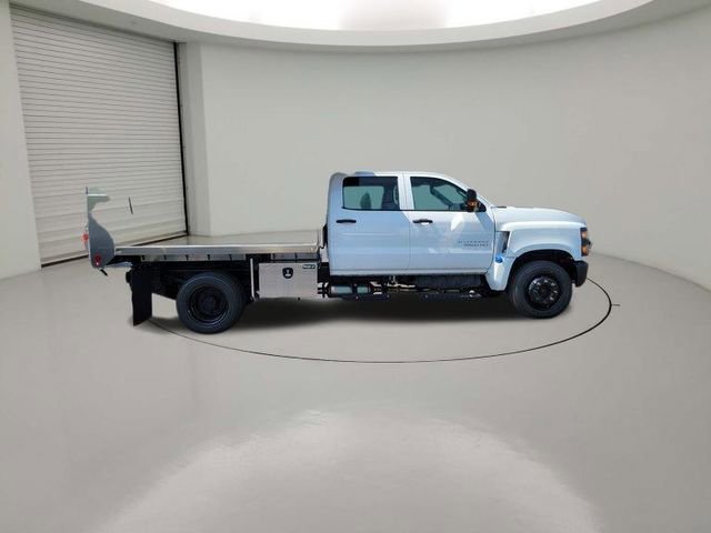 2023 Chevrolet Silverado 5500HD Work Truck photo 2