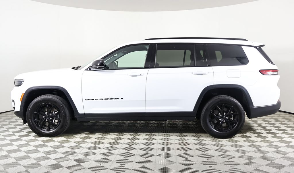 2024 Jeep Grand Cherokee Altitude photo 3