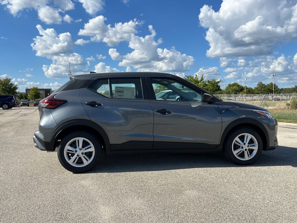 2025 Nissan Kicks Play S photo 16