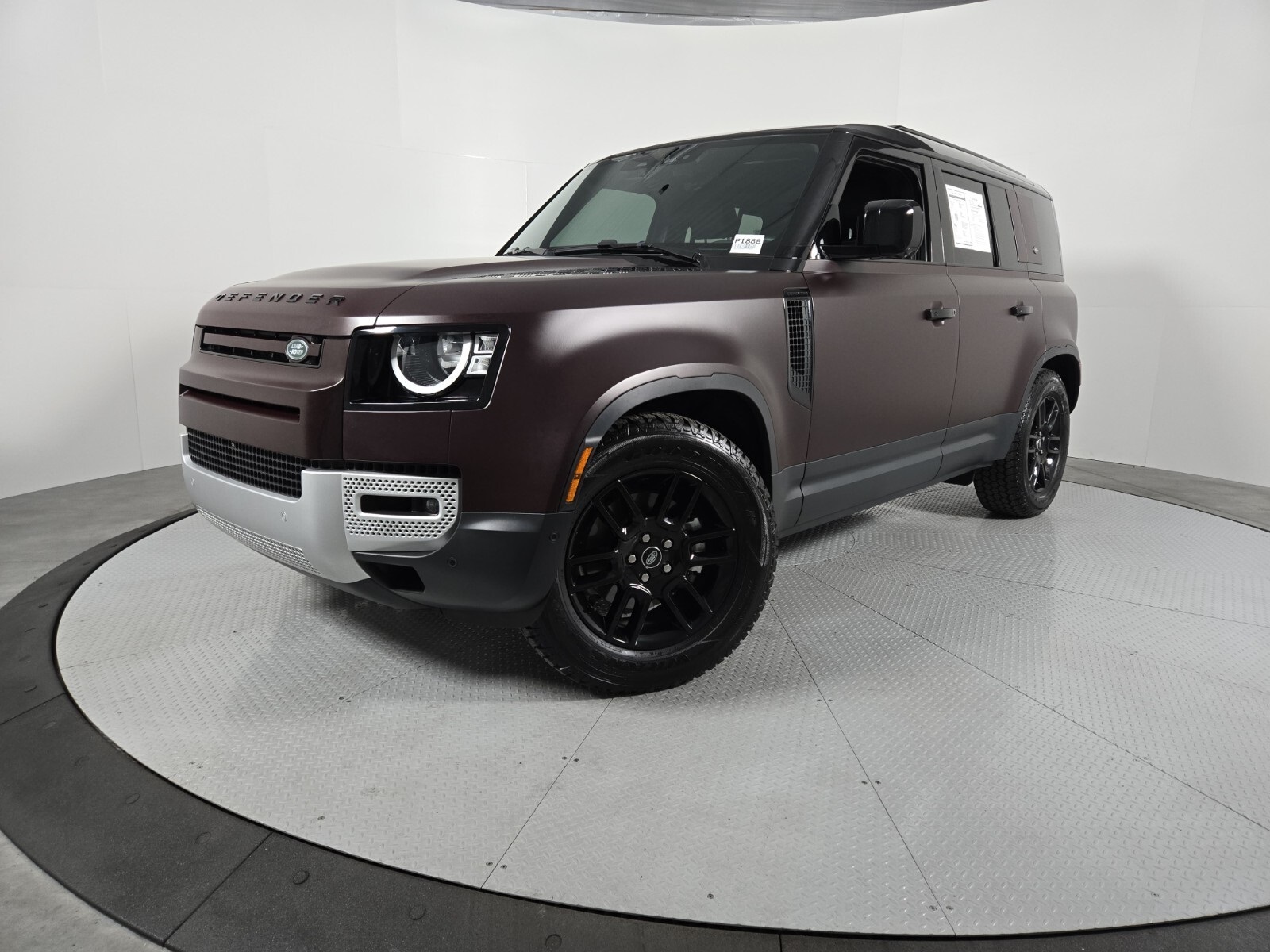 2023 Land Rover Defender S's photo