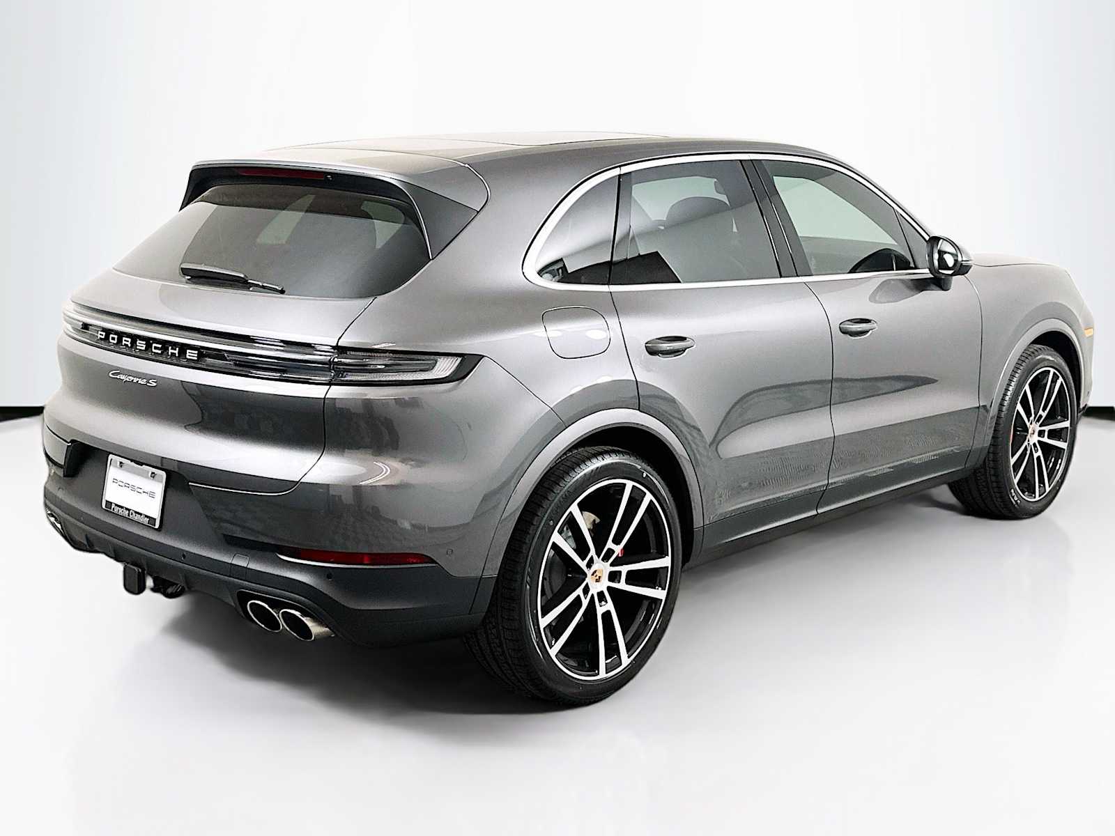 2025 Porsche Cayenne S photo 8