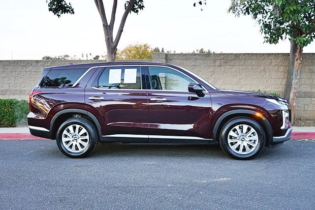 Used 2023 Red Hyundai SE image 6