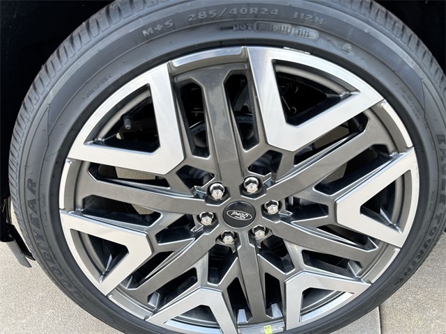 2025 Ford Expedition Platinum photo 2