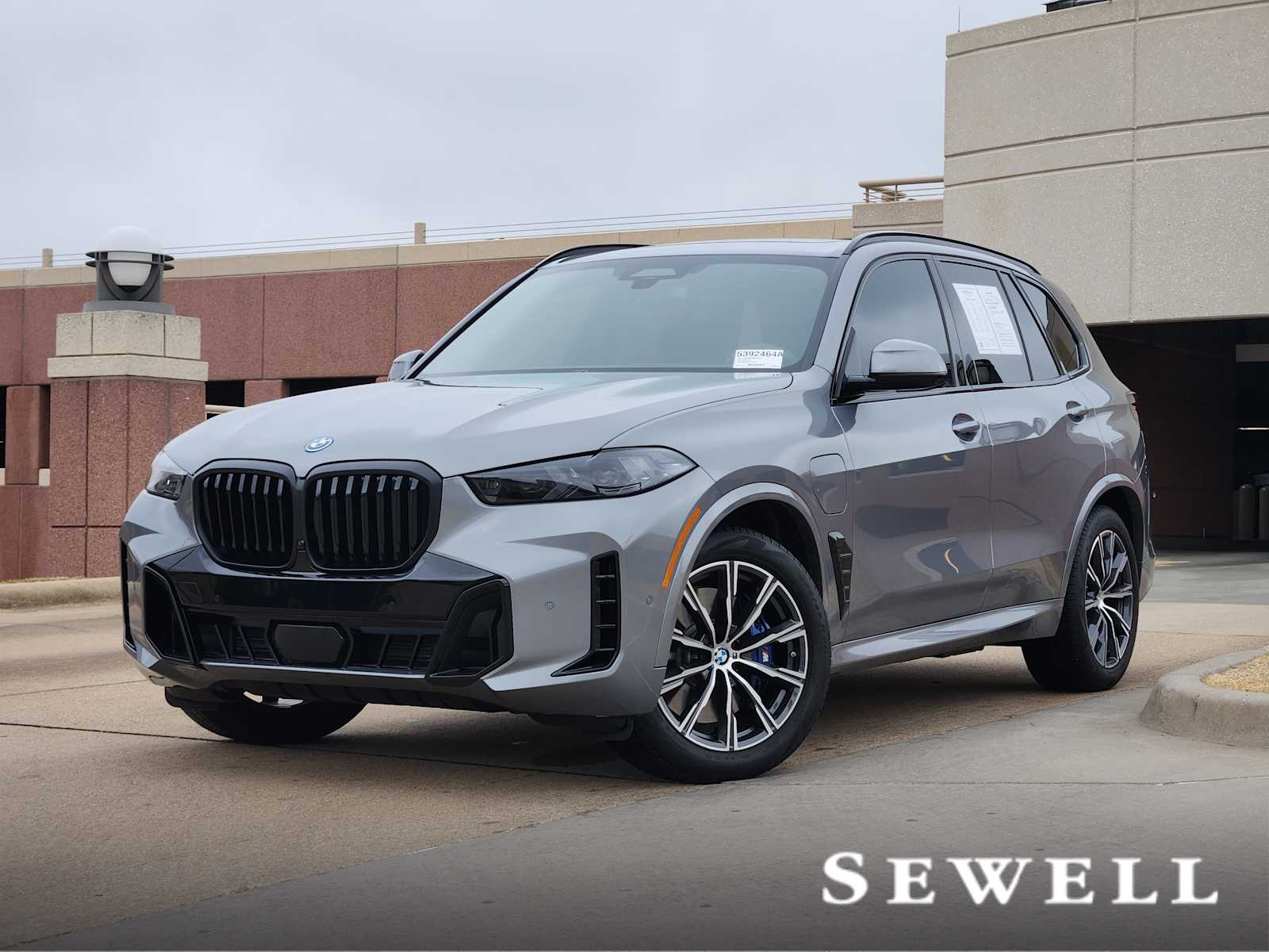 2026 BMW X5 50e's photo